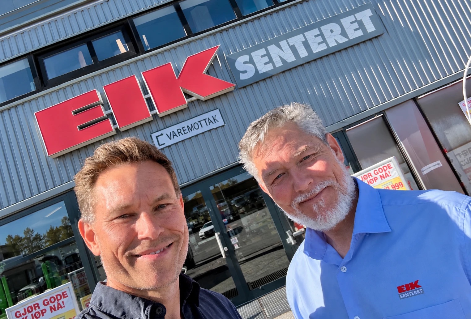 Thomas Gulbjørnrud og Nils foran Eiksenteret Kløfta